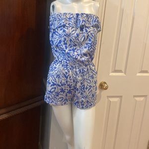 Collective concepts blue & white shorts jumper front pockets. Size small